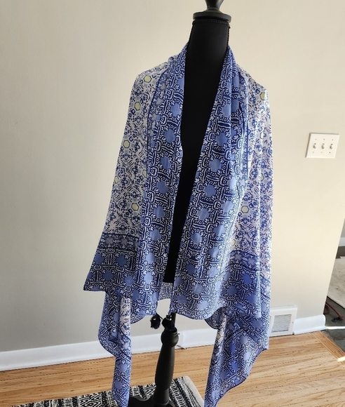 Stella & Dot Blue Patterned Women's Wrap with corner tassels - Picture 2 of 6
